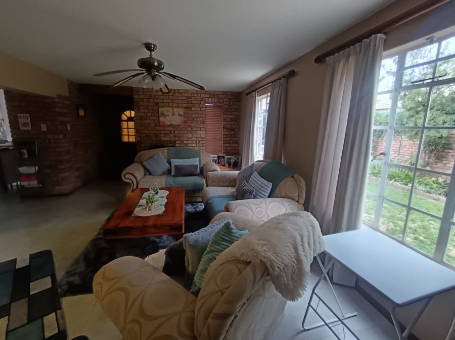 4 Bedroom Property for Sale in Roylglen Gardens Northern Cape